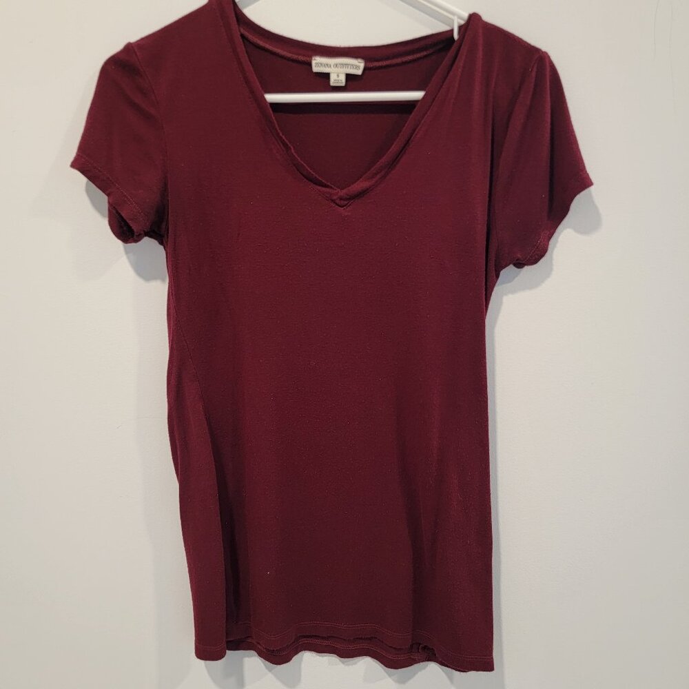 Zenana Outfitters Burgondy V-Neck t-Shirt Small